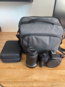 Bezzrcadlovka Canon EOS R50 + příslušenství