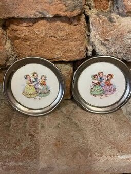 Malované talířky s kovovým okrajem, porcelán
