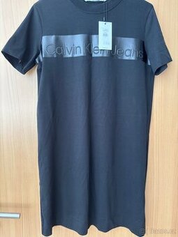 Nové šaty Calvin Klein