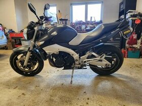 SUZUKI GSR600