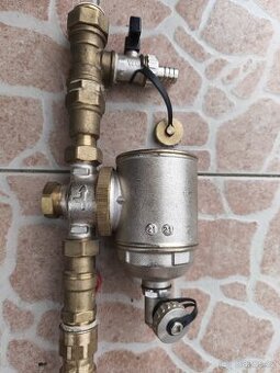 R146C odstředivý odkalovač