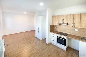 Bezbariérový byt 2+kk v novostavbě s parkovanim Velim - 1