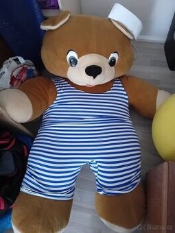 Velký plyšový medvěd