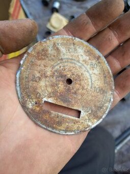 Ciferník tachometru Pérák