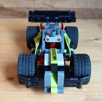 Lego technic zelený závoďák