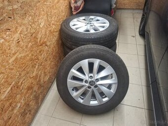 Prodám zánovní letní sadu kol 205/60 R16 KAMIQ, SCALA
