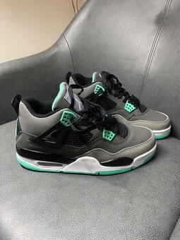 Nike Air Jordan 4 Retro "Green Glow"