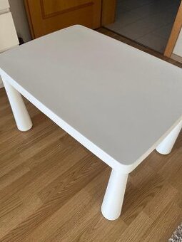 IKEA MAMMUT BÍLÝ STŮL A ŽIDLE