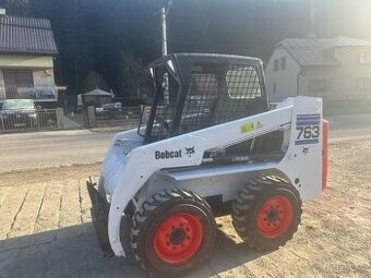 Šmykový nakladač BOBCAT 763