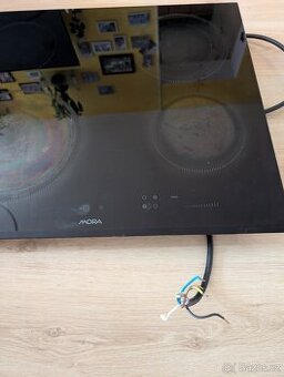 Sklokeramická deska