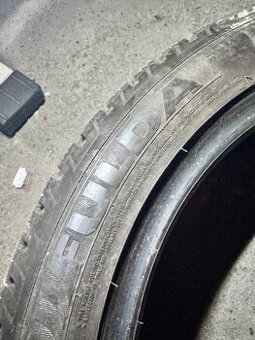 Zimní pneu 205/50 r17”