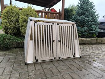 Přepravní klec do auta