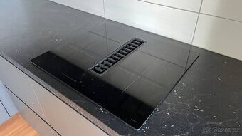 Indukční varná deska s odsáváním