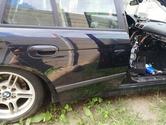 Dveře BMW e39 touring CARBONSCHWARZ pravé zadní