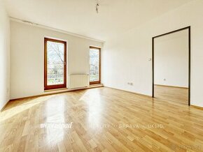 Pronájem slunného bytu 3+kk, 49 m2 v samém centru Plzně