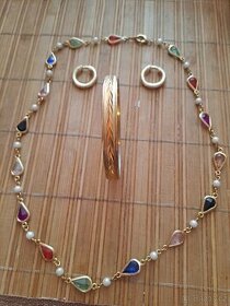 Set šperků - náhrdelník, náušnice a náramek na zápěstí