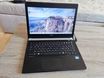 Fujitsu Lifebook UH552 i5/16gb/128gb SSD