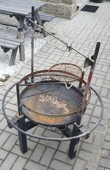 přenosné ohniště - gril s rošty a rožněm