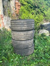 Pneu 255/30 R 20 - 1