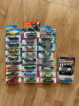 Hot Wheels a Matchbox 23 ks