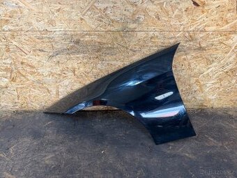 LEVÝ PŘEDNÍ BLATNÍK BMW E90/91 SCHWARZ 2