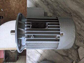 Přírubový elektromotor 2,2 kW, 2865 RPM