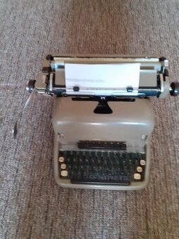 Kancelářský stolní psací stroj ZETA