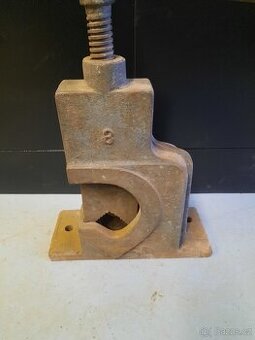 Svěrák na kulatinu trubky - 1