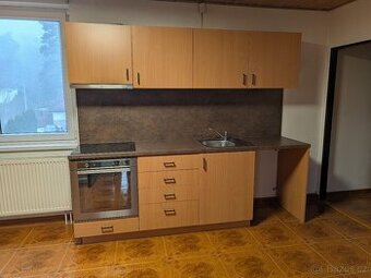 Kuchyňská linka včetně spotřebičů