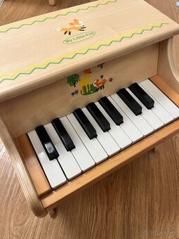 Dřevěné piano pro děti