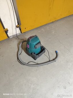 Dva vysavače např.do dílny, k autu apod