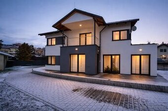 Novostavba rodinný dům | dispozice 2×4+kk | kolaudace 2026