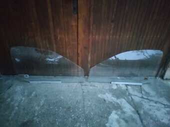 Boční skla předních dveří z vozu Opel Corsa B 3dv.