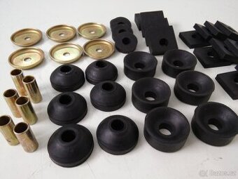 Silenbloky karosérie Suzuki Samurai.