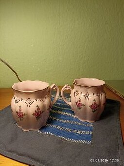 2 hrnečky z růžového porcelánu