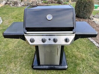 Kvalitní plynový gril se 4 hořáky a teploměrem