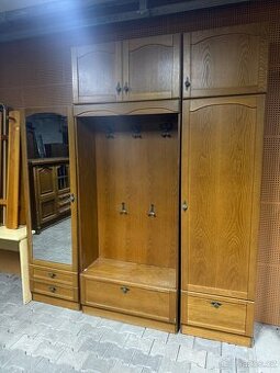 Předsíňová rustikální stěna