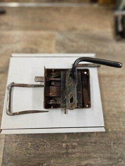 Krabicový zámek na dveře nebo vrata-B