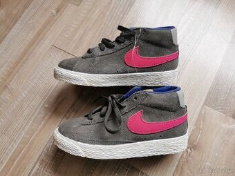Nike tenisky semišové nové dívčí
