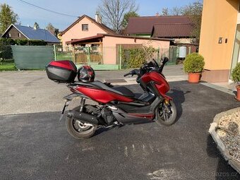 Honda Forza 125 červená s kufrem 03/20 - nová STK 10/25