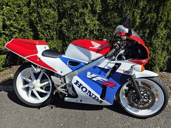 Honda VFR 400 RR NC 30