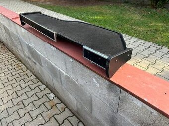 POLIČKA DO KABINY