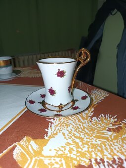 Hrnečky, skleničky, šálky a podšálky
