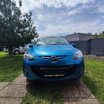 Mazda 2 1.3 benzín 55kw rok 2011 top model