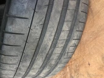 Letní pneu 235/45/18 dva kusy Continental