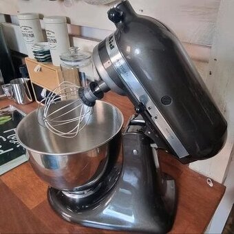 Kitchenaid 5KSM150PSEBZ s bohatým příslušenstvím