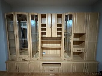 Obývací stěna z masivního buku