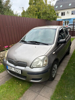 TOYOTA YARIS 1.0 VVT-I 2005 TAŽNÉ, KLIMA, 130tis.km