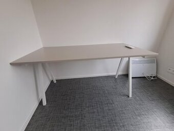 Stůl z Ikea Trotten