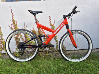 Kolo Cannondale Super-V café racer